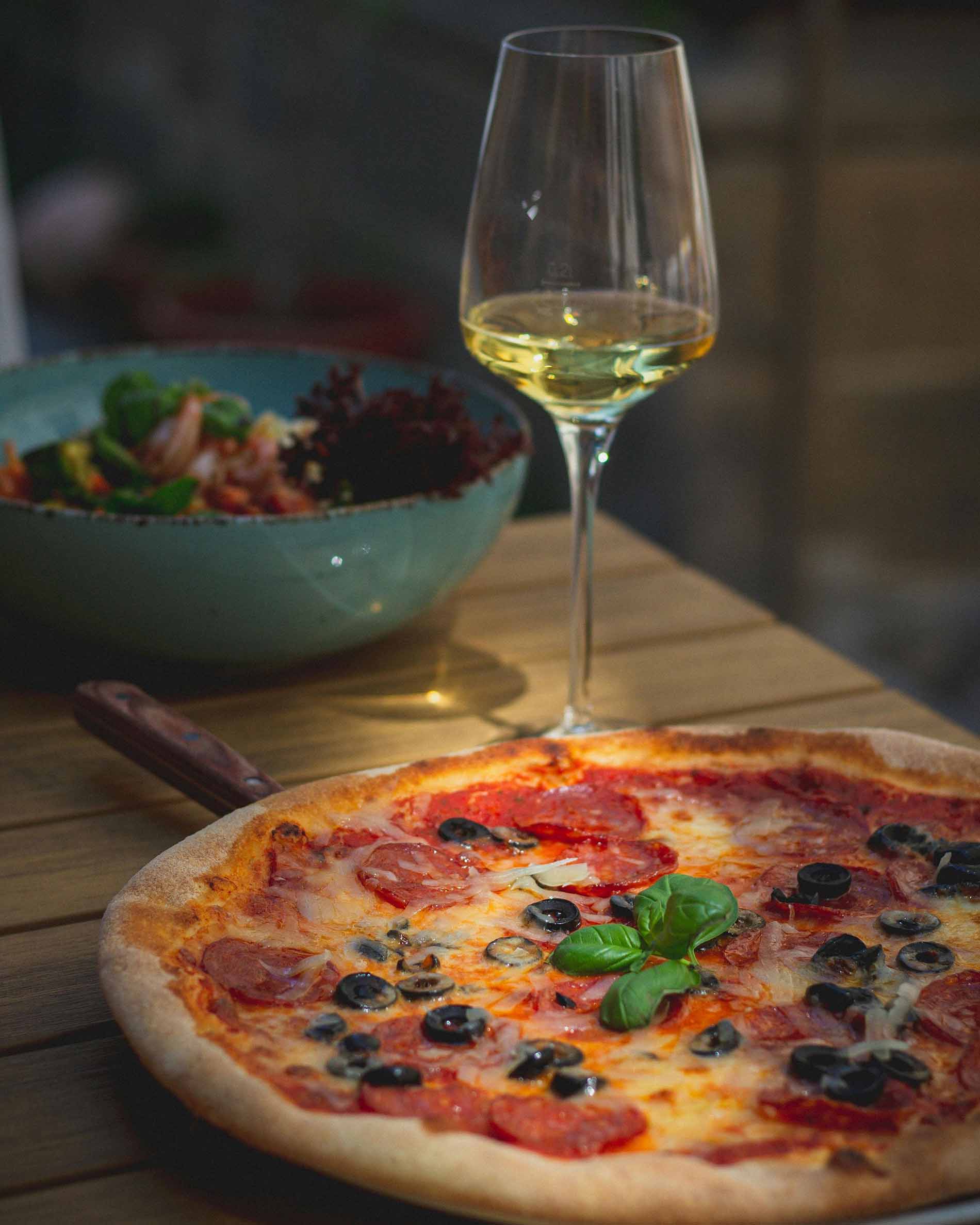 Pizza und Wein Restaurant Bella Vita Tennis Sport Walluf