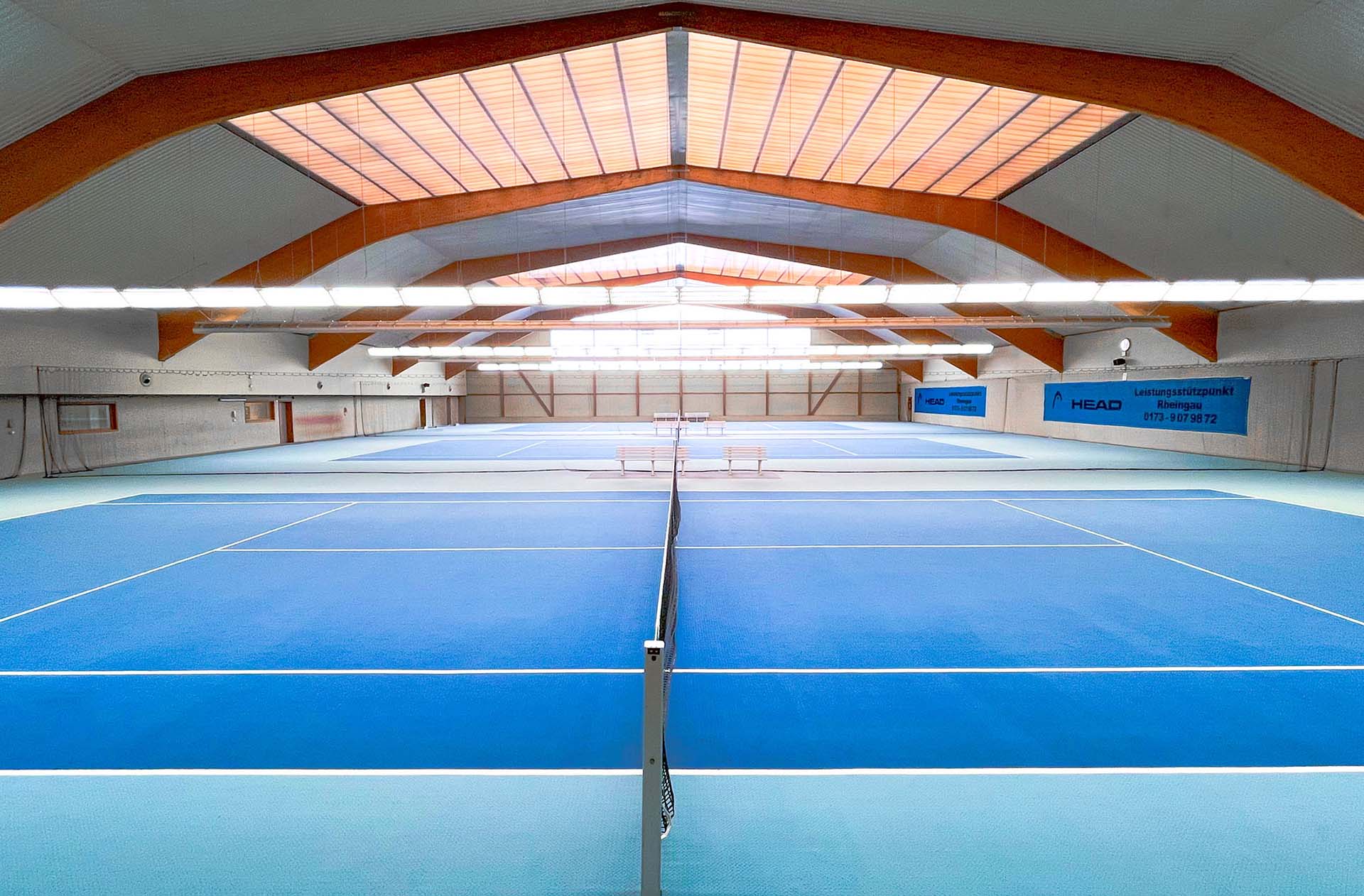 Tennis Sport Walluf - Tennishalle Innenansicht Teppichplätze